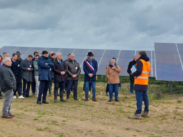 participez à l'inauguration de notre nouveau bâtiment photovoltaïque, une initiative innovante qui souligne notre engagement envers les énergies renouvelables et le développement durable. découvrez les avantages de cette structure écologique et son impact positif sur l'environnement.