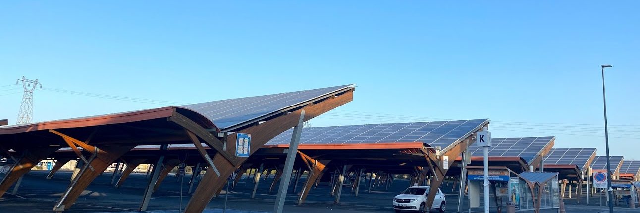 découvrez les dernières innovations en matière de hangars photovoltaïques, alliant efficacité énergétique et durabilité. explorez comment ces structures révolutionnent la production d'énergie renouvelable tout en optimisant l'espace et réduisant l'empreinte carbone.