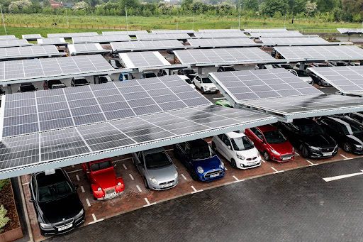 découvrez comment installer des panneaux solaires pour transformer votre habitation en source d'énergie durable. maximisez votre indépendance énergétique tout en contribuant à la protection de l'environnement. suivez nos conseils pratiques et bénéficiez des aides disponibles pour votre projet.