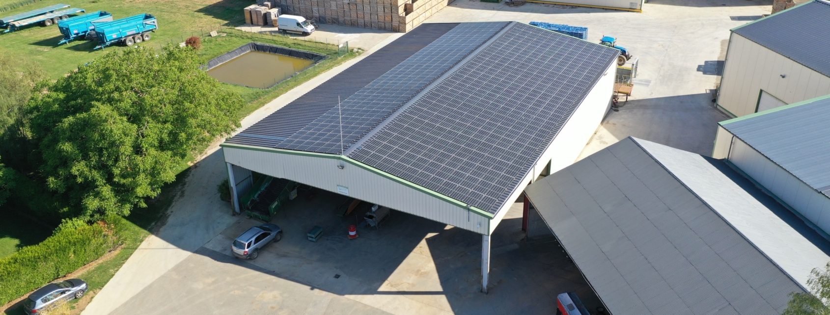 découvrez comment investir dans un hangar en bois équipé de panneaux photovoltaïques. optimisez votre espace tout en contribuant à la transition énergétique avec une solution durable et rentable.