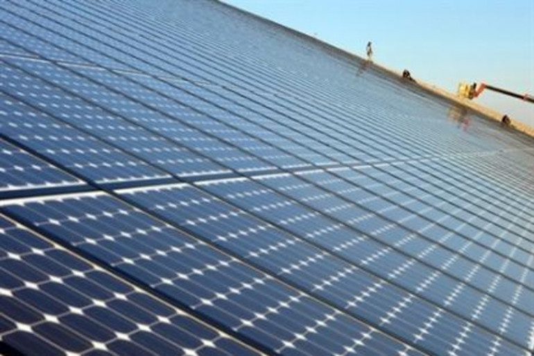 découvrez comment investir dans des panneaux photovoltaïques pour générer des économies d'énergie tout en contribuant à la transition énergétique. profitez des avantages fiscaux et d'un rendement attractif grâce à une source d'énergie renouvelable.