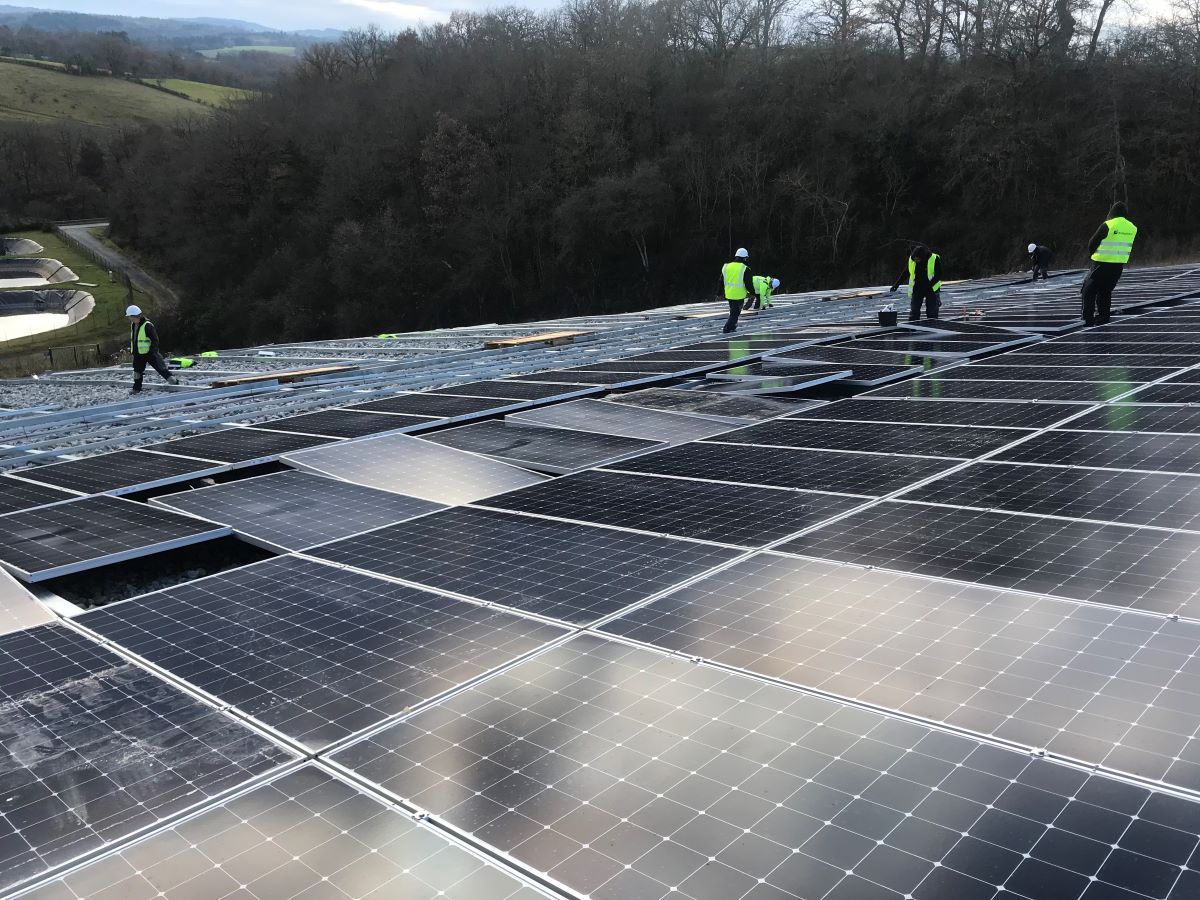 découvrez comment investir dans le photovoltaïque et profiter des avantages de l'énergie solaire. apprenez les étapes clés, les avantages financiers et les opportunités de rendement pour un avenir durable.