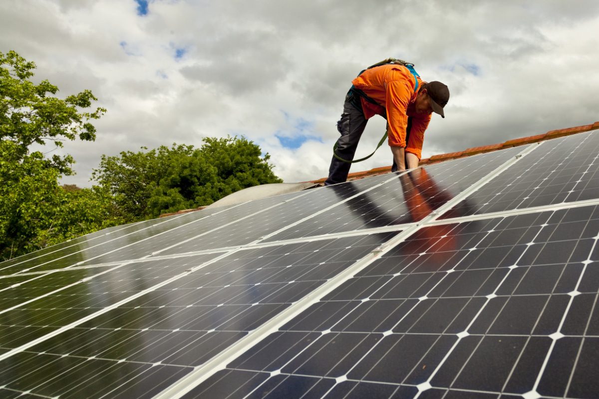 découvrez comment l'investissement photovoltaïque peut transformer votre approche énergétique. profitez d'économies sur vos factures d'électricité, bénéficiez d'avantages fiscaux et investissez dans une énergie renouvelable durable. explorez les opportunités d'un avenir écologique et rentable grâce au solaire.