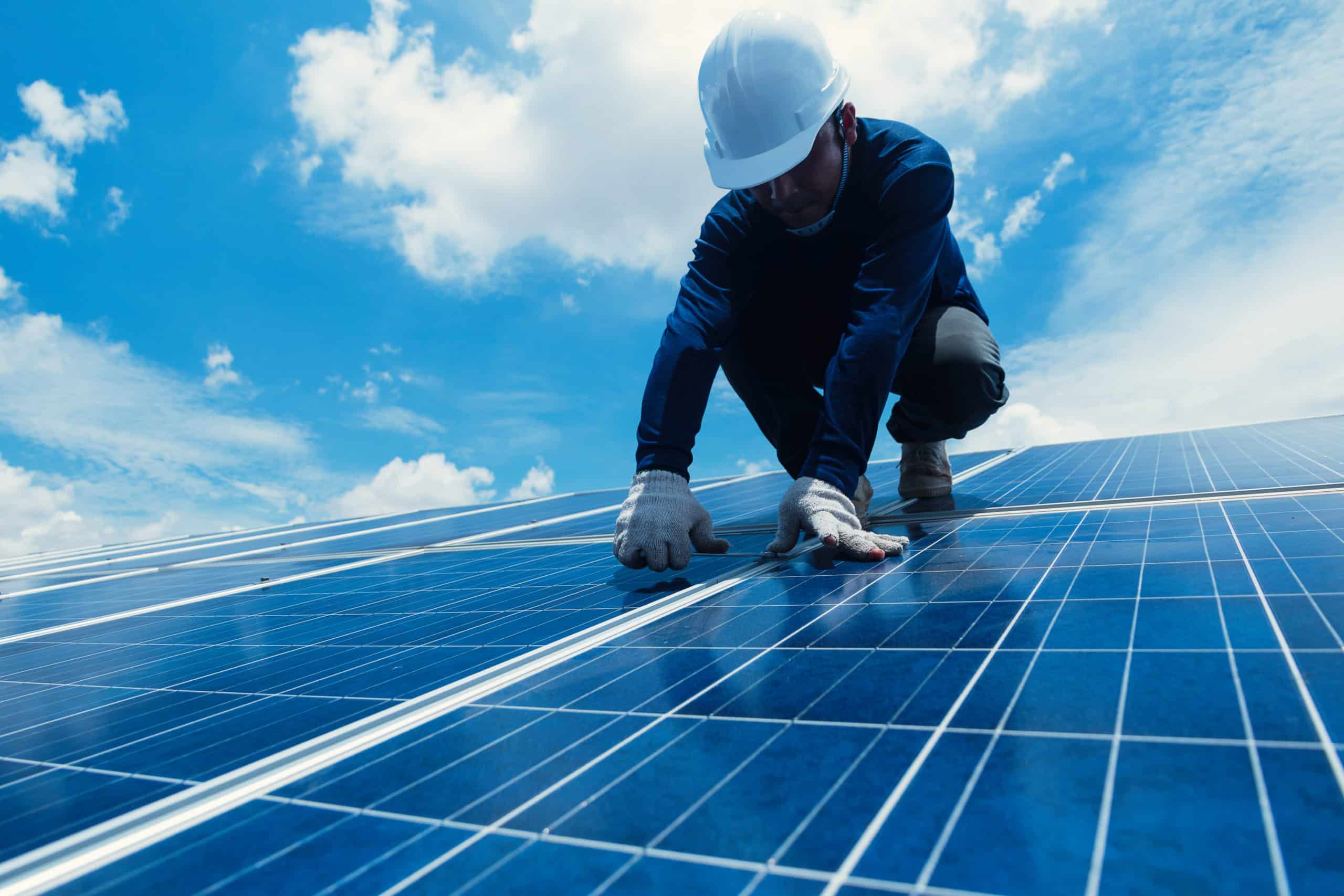 découvrez les avantages de l'investissement photovoltaïque : une solution durable et rentable pour réduire vos factures d'électricité tout en contribuant à la transition énergétique. informez-vous sur les technologies, les aides financières et les perspectives de rendement.