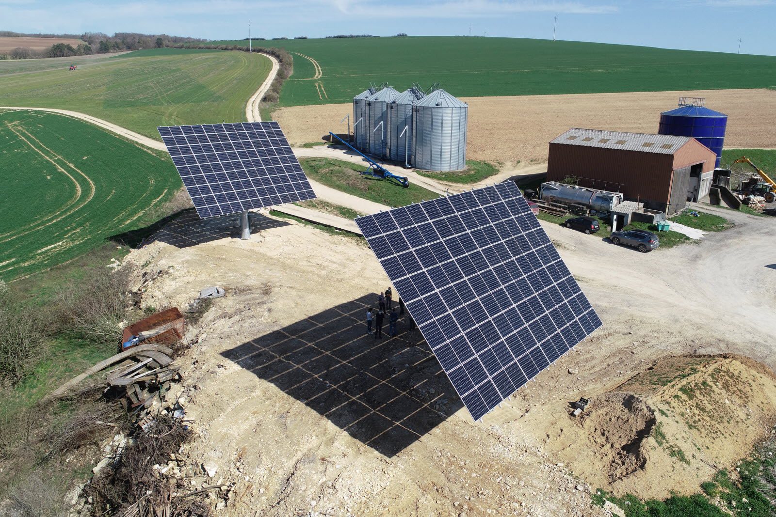 découvrez les avantages de l'investissement photovoltaïque agricole pour optimiser vos rendements tout en contribuant à la transition énergétique. explorez des solutions durables et rentables pour votre exploitation.