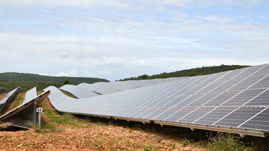 découvrez comment l'investissement photovoltaïque stratégique peut transformer votre approche énergétique. profitez des avantages financiers et environnementaux d'une production d'énergie renouvelable optimisée tout en contribuant à un futur durable.