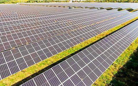 découvrez les leçons clés sur l'installation et la gestion d'une ferme photovoltaïque. apprenez les meilleures pratiques pour optimiser la production d'énergie solaire et maximiser votre investissement dans les énergies renouvelables.