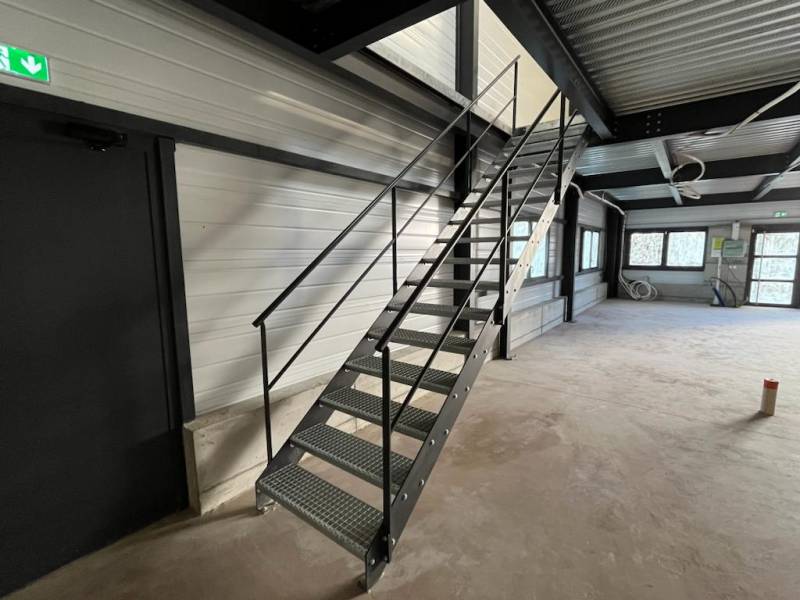 découvrez nos solutions d'optimisation pour hangars, visant à améliorer l'espace et augmenter l'efficacité de votre stockage. profitez de conseils d'experts et d'astuces pratiques pour maximiser l'utilisation de votre hangar tout en respectant votre budget.