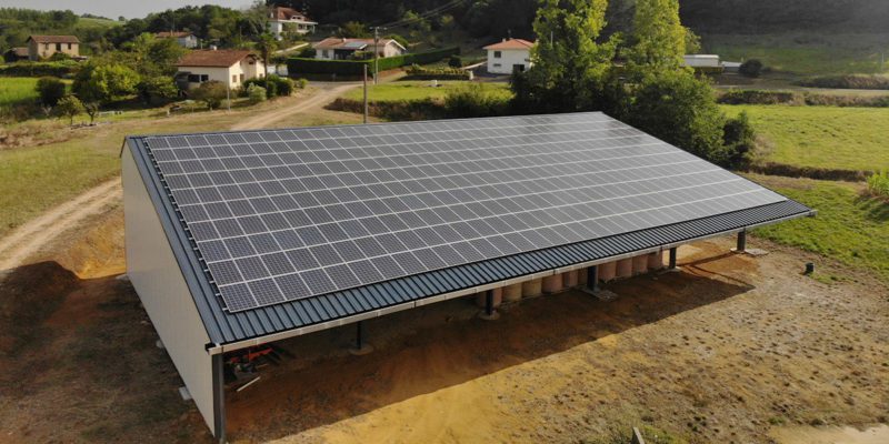 découvrez comment les panneaux photovoltaïques agricoles peuvent transformer vos exploitations en une source d'énergie durable et réduire vos coûts. optimisez votre production tout en préservant l'environnement grâce à cette technologie innovante.