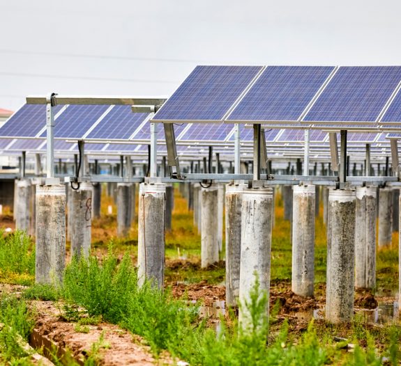 découvrez comment les panneaux photovoltaïques transforment l'agriculture durable en offrant une source d'énergie renouvelable, réduisant les coûts et maximisant la productivité des exploitations agricoles. adoptez une approche innovante pour une agriculture respectueuse de l'environnement.