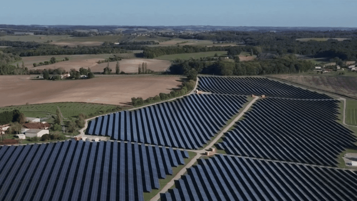 découvrez comment les panneaux solaires agricoles peuvent révolutionner votre exploitation. optimisez votre production et réduisez vos coûts énergétiques grâce à des solutions durables et innovantes adaptées aux besoins des agriculteurs.