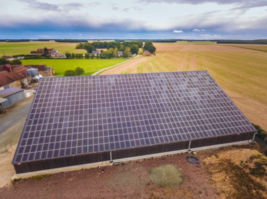 découvrez comment les panneaux solaires révolutionnent l'agriculture en offrant une source d'énergie renouvelable et économique. explorez les avantages de l'intégration de solutions solaires pour optimiser la production agricole et réduire l'empreinte carbone.