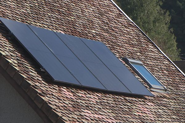 découvrez comment obtenir des panneaux solaires gratuits pour votre maison. profitez des subventions et incitations gouvernementales pour réduire votre consommation d'énergie et contribuer à un avenir plus durable.
