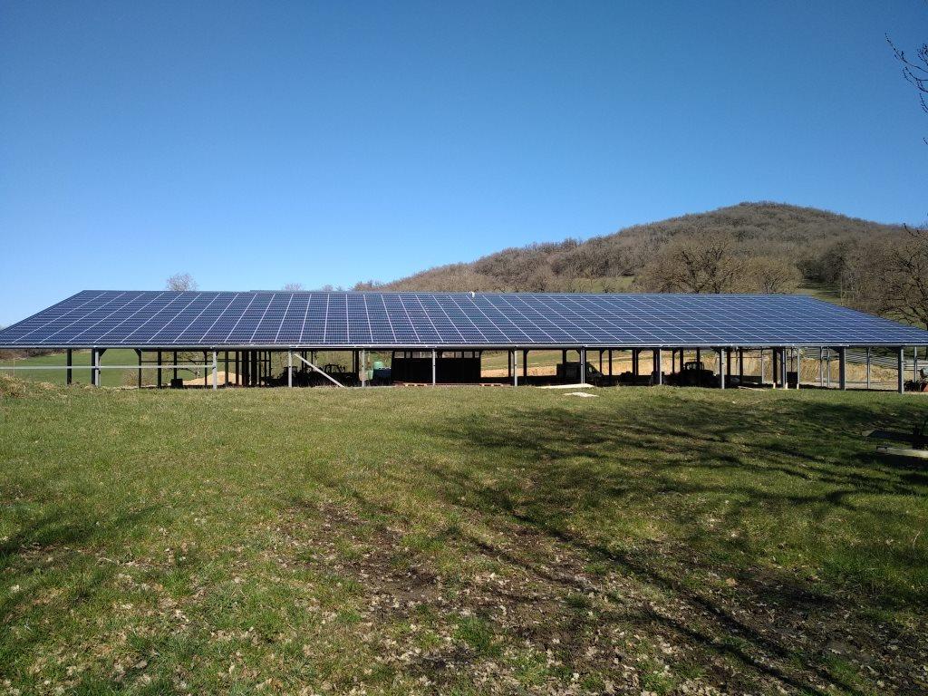 découvrez comment les panneaux solaires pour hangar peuvent transformer votre espace de stockage en une source d'énergie renouvelable, réduisant vos coûts d'électricité tout en contribuant à la protection de l'environnement. optimisez l'utilisation de votre hangar grâce à cette solution durable et économique.