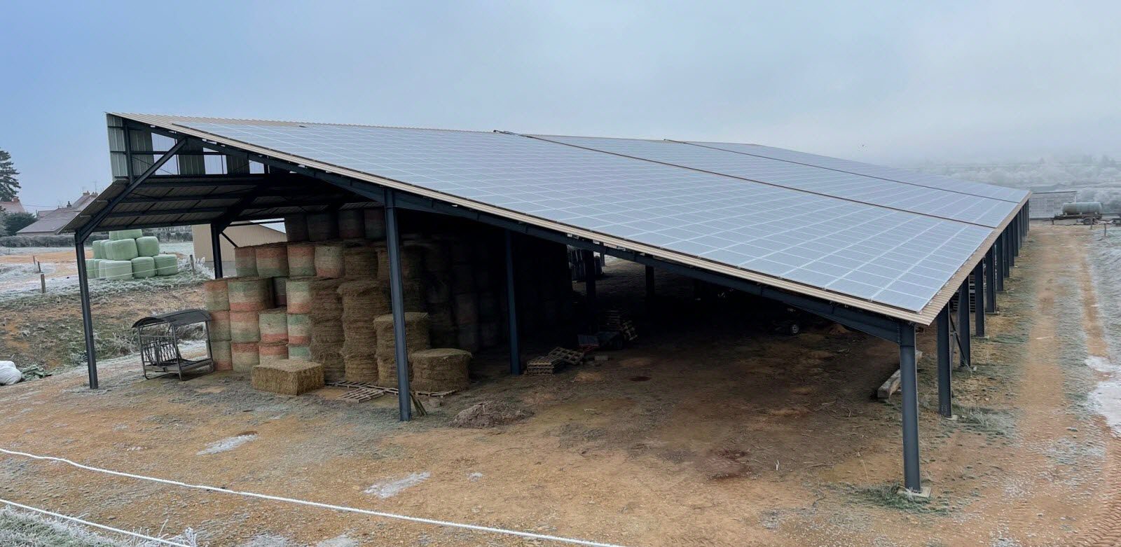 découvrez comment l'installation de panneaux photovoltaïques sur votre bâtiment agricole peut réduire vos coûts d'énergie et promouvoir une agriculture durable. optez pour une solution écologique et rentable dès aujourd'hui !
