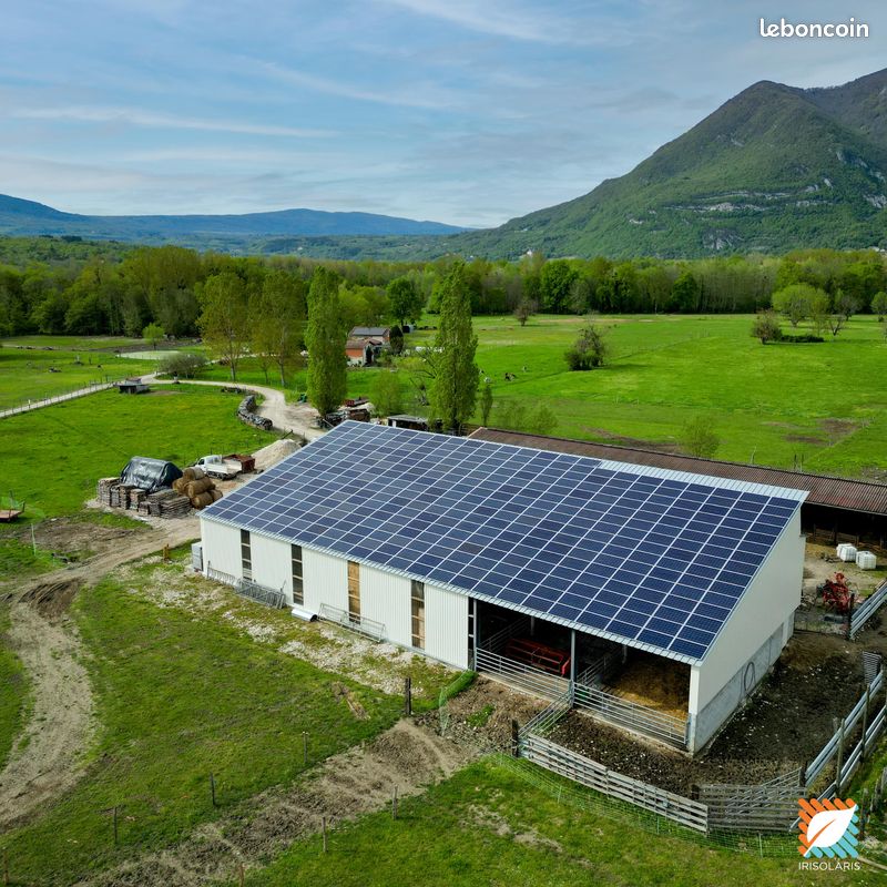 découvrez comment l'énergie photovoltaïque transforme les bâtiments agricoles en sources d'énergie renouvelable, optimisant ainsi la production tout en respectant l'environnement. apprenez les avantages financiers et écologiques de l'installation de panneaux solaires sur votre exploitation.
