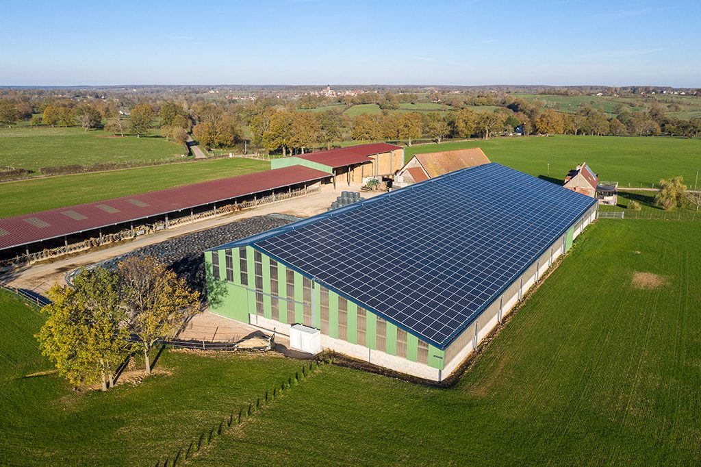 découvrez comment l'énergie photovoltaïque peut transformer les bâtiments agricoles en sources durables d'électricité. optimisez vos coûts d'énergie tout en contribuant à la préservation de l'environnement avec des solutions adaptées à vos besoins.