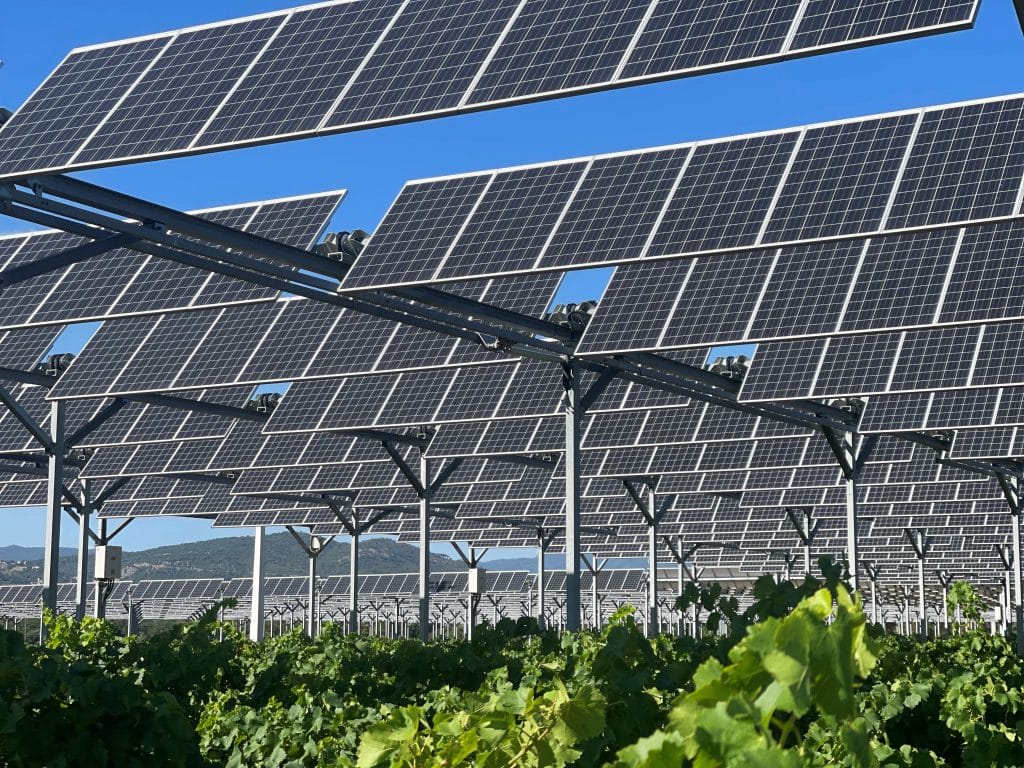 découvrez comment l'énergie photovoltaïque transforme le secteur agricole en offrant de nouvelles opportunités tout en posant des défis à relever. explorez les solutions innovantes pour intégrer efficacement les panneaux solaires dans les exploitations agricoles tout en préservant la biodiversité et en maximisant les rendements.