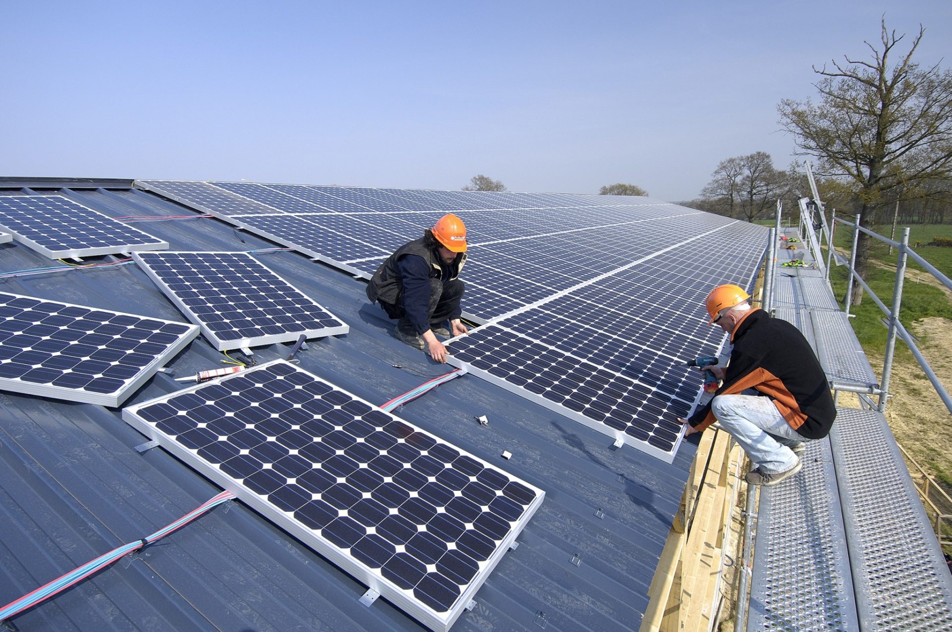 découvrez les précautions essentielles à prendre pour maximiser la sécurité et l'efficacité de vos bâtiments solaires. protégez votre investissement et assurez une performance optimale grâce à nos conseils d'experts.