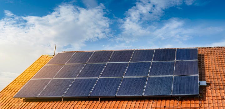 découvrez comment bénéficier des primes pour l'installation de panneaux solaires en france. profitez d'aides financières pour réduire le coût de votre projet énergétique et contribuer à la transition écologique. informez-vous sur les conditions d'éligibilité et les démarches à suivre pour maximiser vos économies.