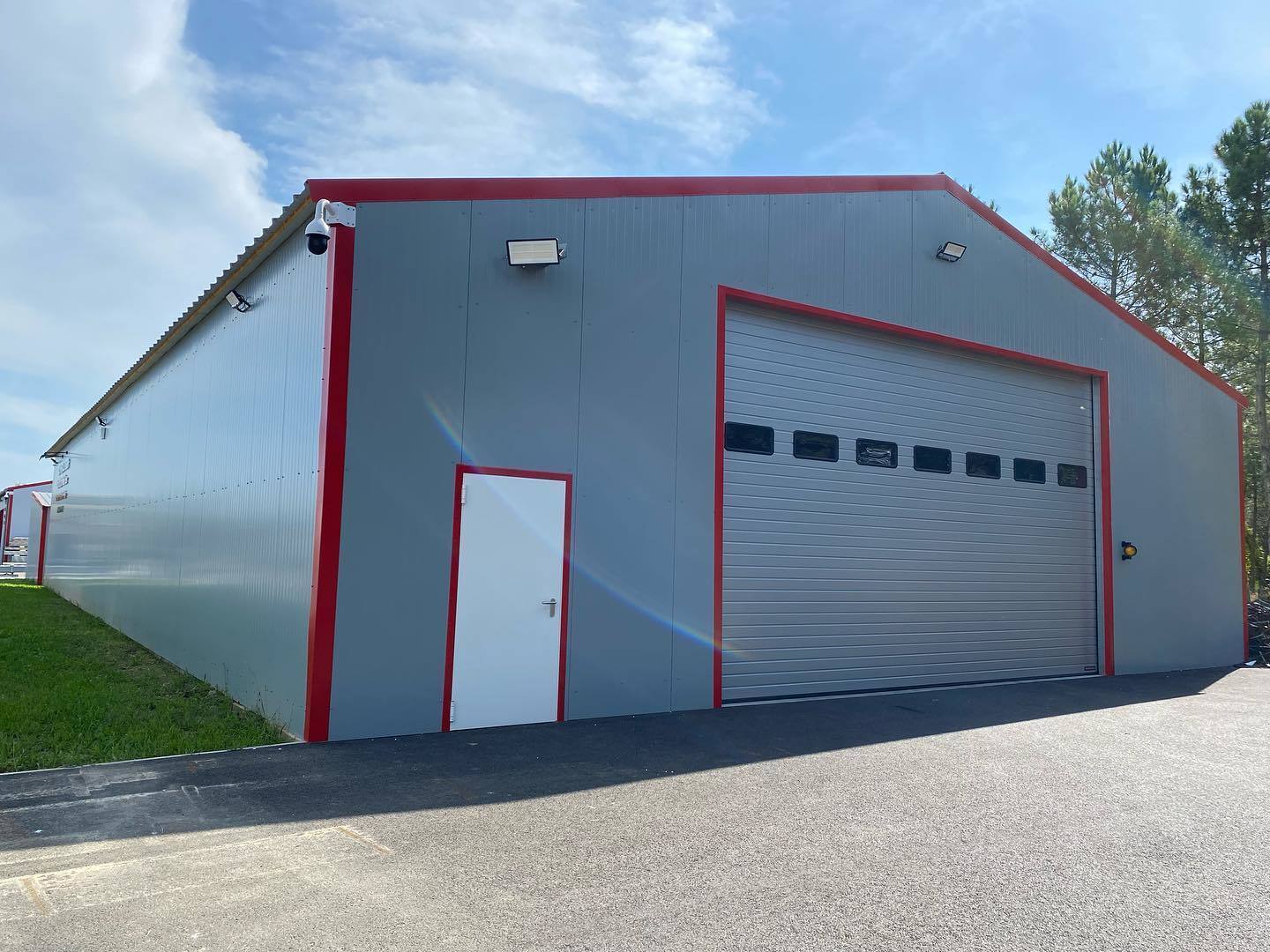découvrez les prix compétitifs pour la location ou l'achat d'un hangar de 100m2. idéal pour le stockage, l'atelier ou d'autres projets, trouvez l'espace qui répond à vos besoins au meilleur prix.