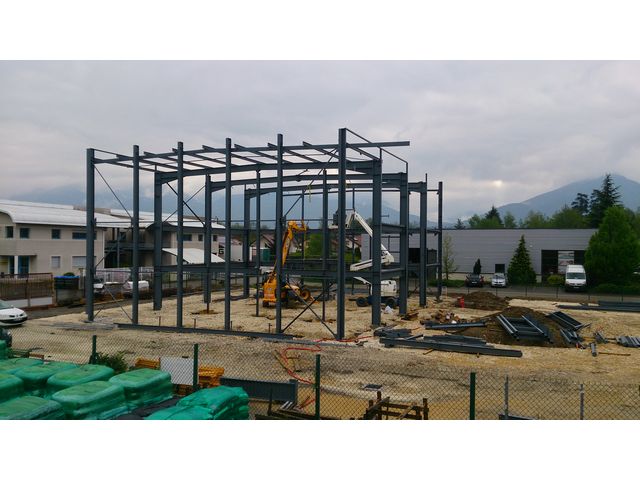 découvrez les prix attractifs pour un hangar de 800m², idéal pour vos projets commerciaux ou de stockage. comparez les offres et trouvez le meilleur rapport qualité-prix pour cet espace polyvalent.