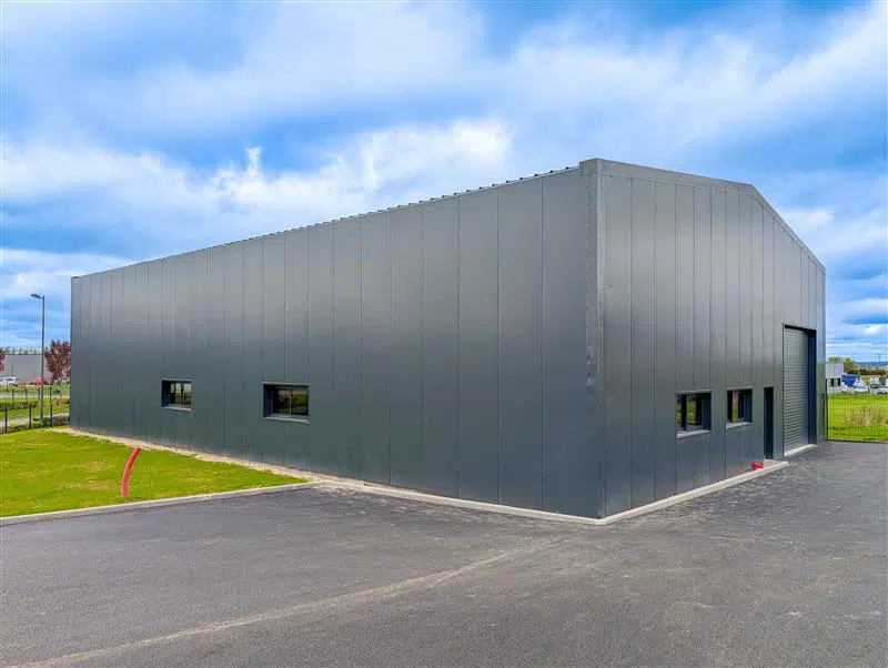 découvrez les prix au m² des hangars en france. que vous soyez un professionnel ou un particulier, informez-vous sur les coûts d'acquisition ou de location, ainsi que les facteurs influençant ces prix. obtenez des conseils pour optimiser votre investissement.