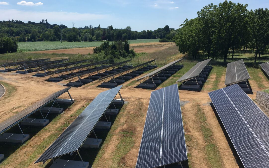 découvrez comment un projet photovoltaïque agricole peut transformer votre exploitation en une source d'énergie renouvelable, réduire vos coûts et contribuer à la durabilité environnementale. explorez les avantages de l'intégration des panneaux solaires dans l'agriculture et rejoignez la transition énergétique.