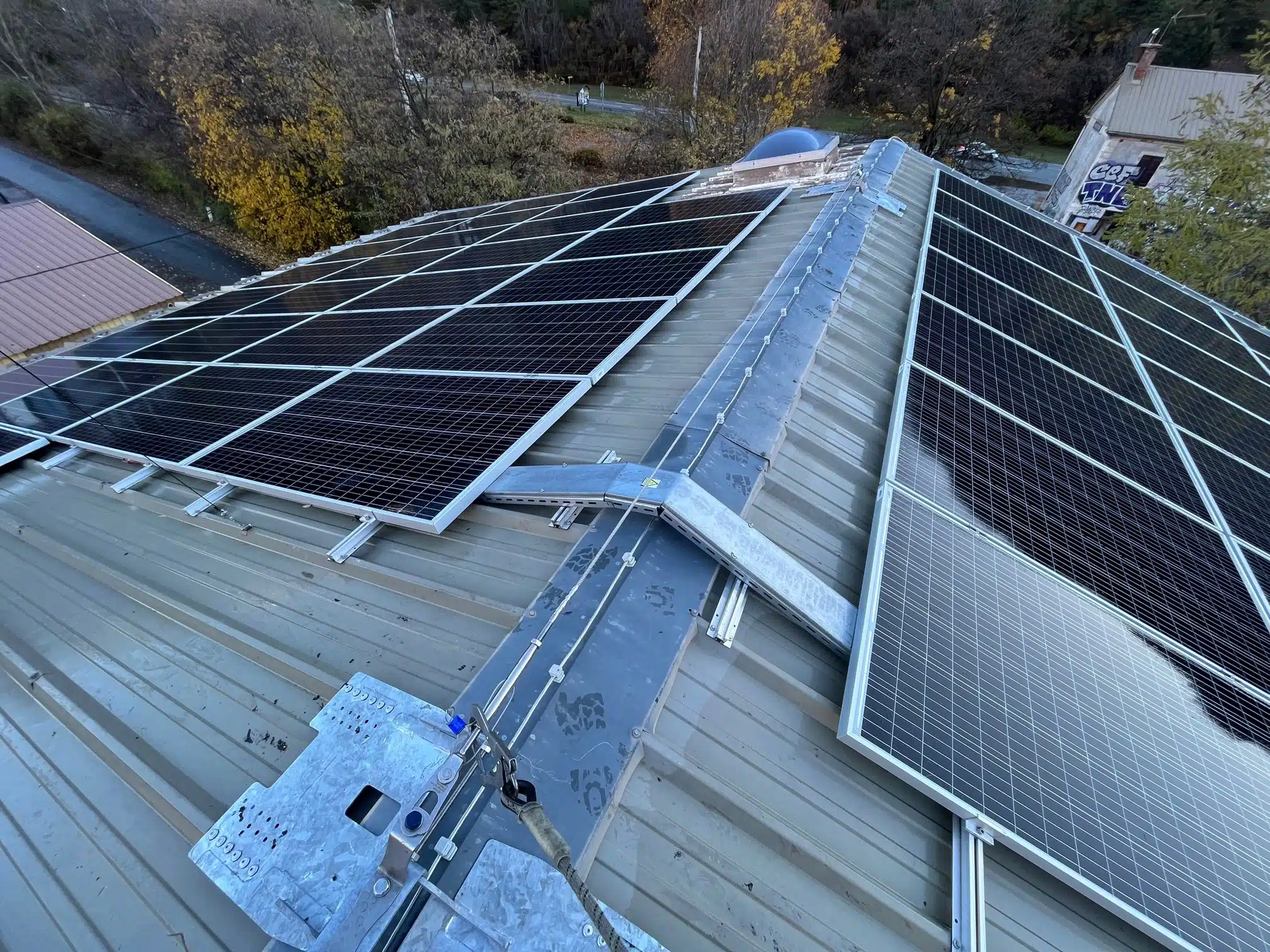 découvrez comment prolonger la durée de vie de vos panneaux photovoltaïques et optimiser leur performance. suivez nos conseils pratiques pour maximiser votre investissement solaire et bénéficier d'une énergie durable à long terme.
