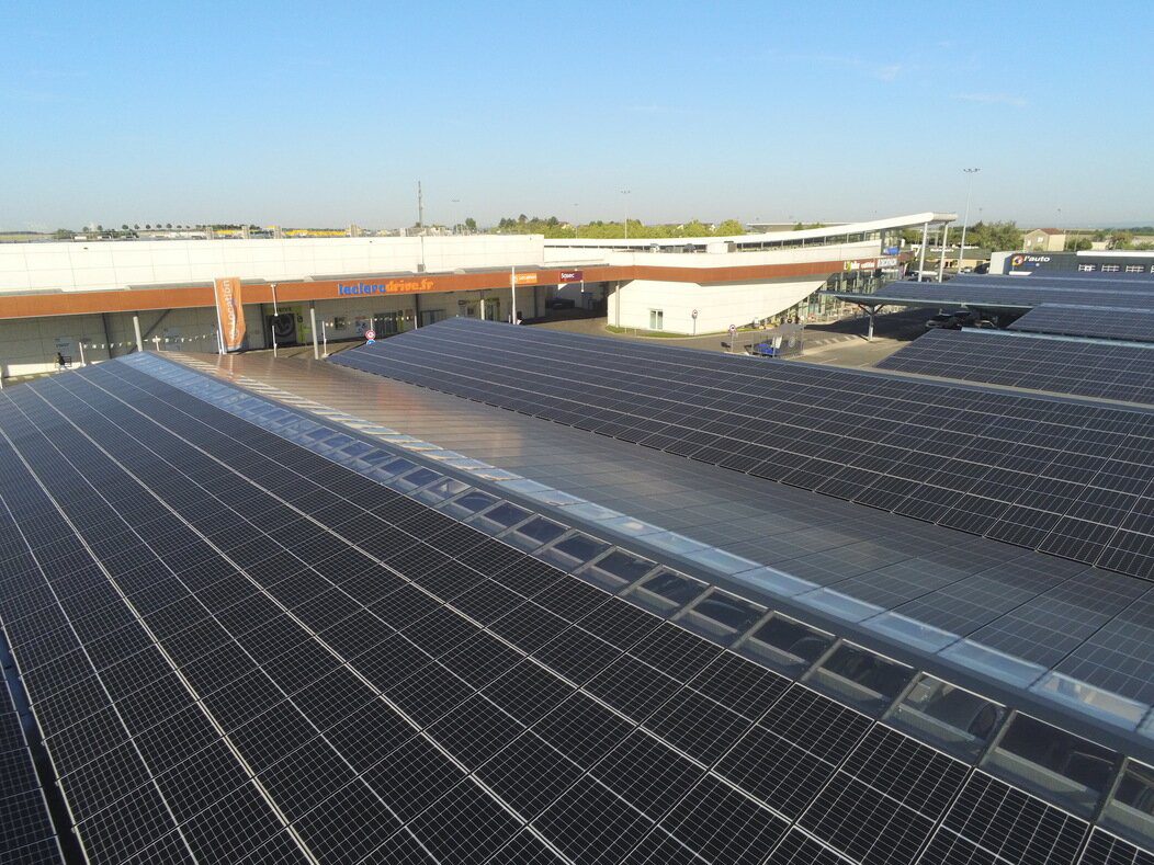 découvrez les règlementations spécifiques concernant les hangars photovoltaïques en france. informez-vous sur les normes, les autorisations nécessaires et les enjeux environnementaux liés à l'installation de panneaux solaires sur les surfaces de stockage.