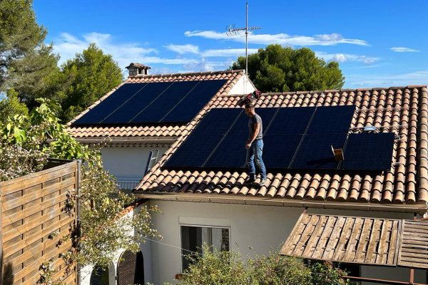 découvrez les dernières réglementations photovoltaïques en france. informez-vous sur les normes, les incitations fiscales et les démarches administratives pour optimiser l'utilisation de l'énergie solaire et garantir une installation conforme.