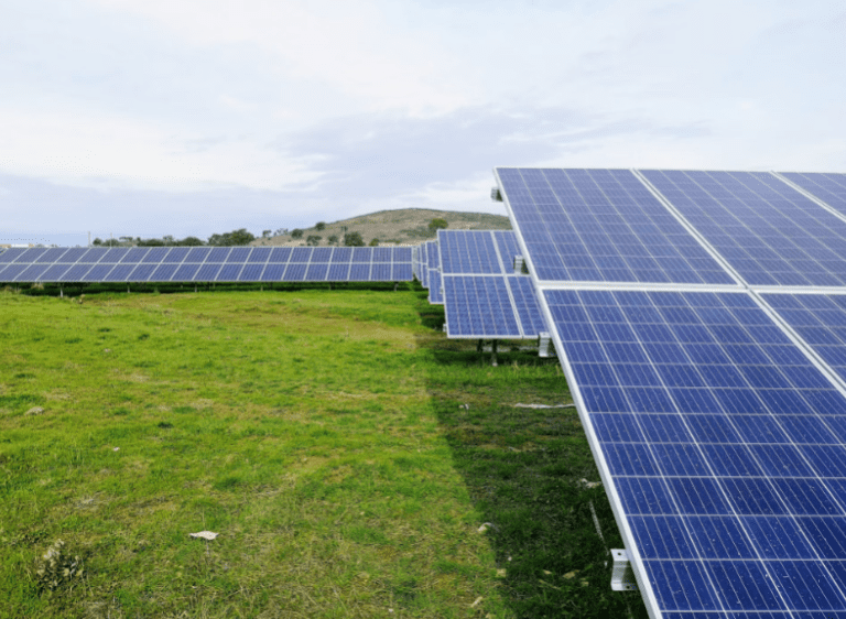 découvrez les enjeux et les évolutions de la réglementation photovoltaïque en france. informez-vous sur les normes, les aides financières et les obligations liées à l'installation de panneaux solaires afin d'optimiser votre projet énergétique.