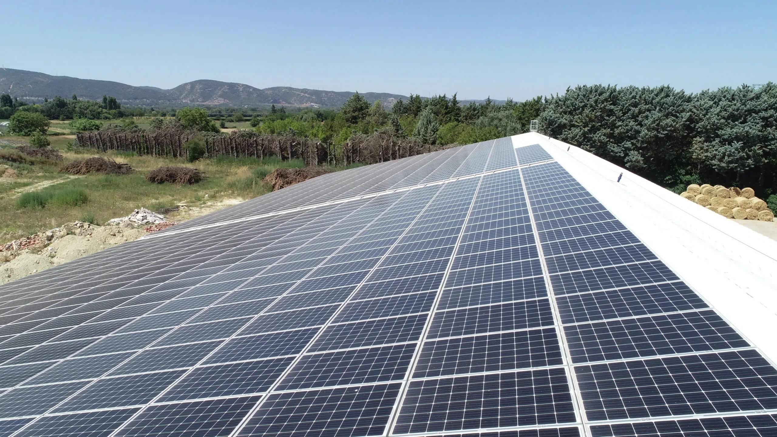 découvrez comment réussir votre projet de hangar photovoltaïque grâce à des conseils pratiques, des solutions innovantes et des étapes clés pour optimiser votre investissement dans l'énergie solaire.