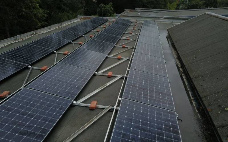 découvrez le roi du hangar agricole photovoltaïque, une solution innovante et durable pour maximiser l'efficacité énergétique de vos exploitations tout en respectant l'environnement. transformez votre espace agricole en une source d'énergie renouvelable avec nos hangars adaptés et performants.