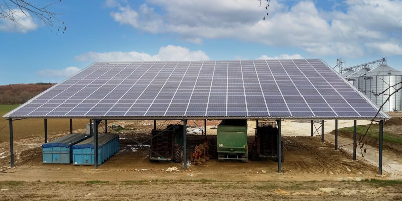 découvrez comment renforcer la sécurité de votre hangar agricole tout en optimisant votre consommation d'énergie avec des panneaux photovoltaïques. protégez vos biens agricoles et réduisez vos coûts d'exploitation grâce à cette solution innovante et durable.
