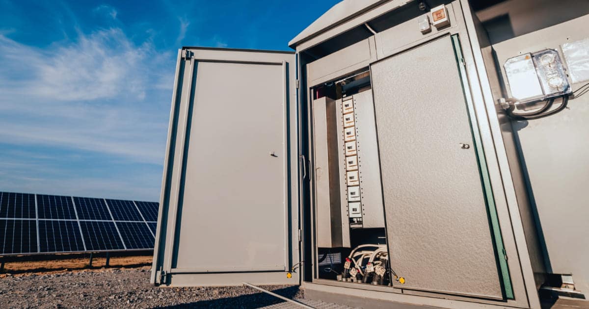 découvrez les solutions de stockage d'énergie solaire pour maximiser votre consommation d'énergie renouvelable, réduire vos factures d'électricité et contribuer à un avenir durable.