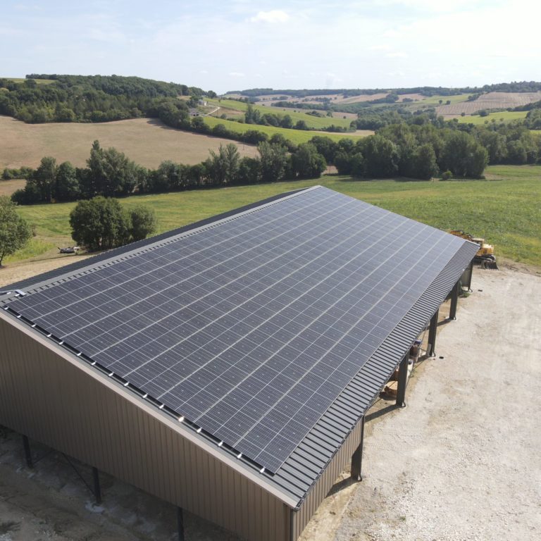découvrez notre solution innovante de panneau solaire de 100 kwc, idéale pour maximiser votre production d'énergie renouvelable. optimisez votre espace tout en réduisant votre empreinte carbone grâce à notre technologie de pointe.