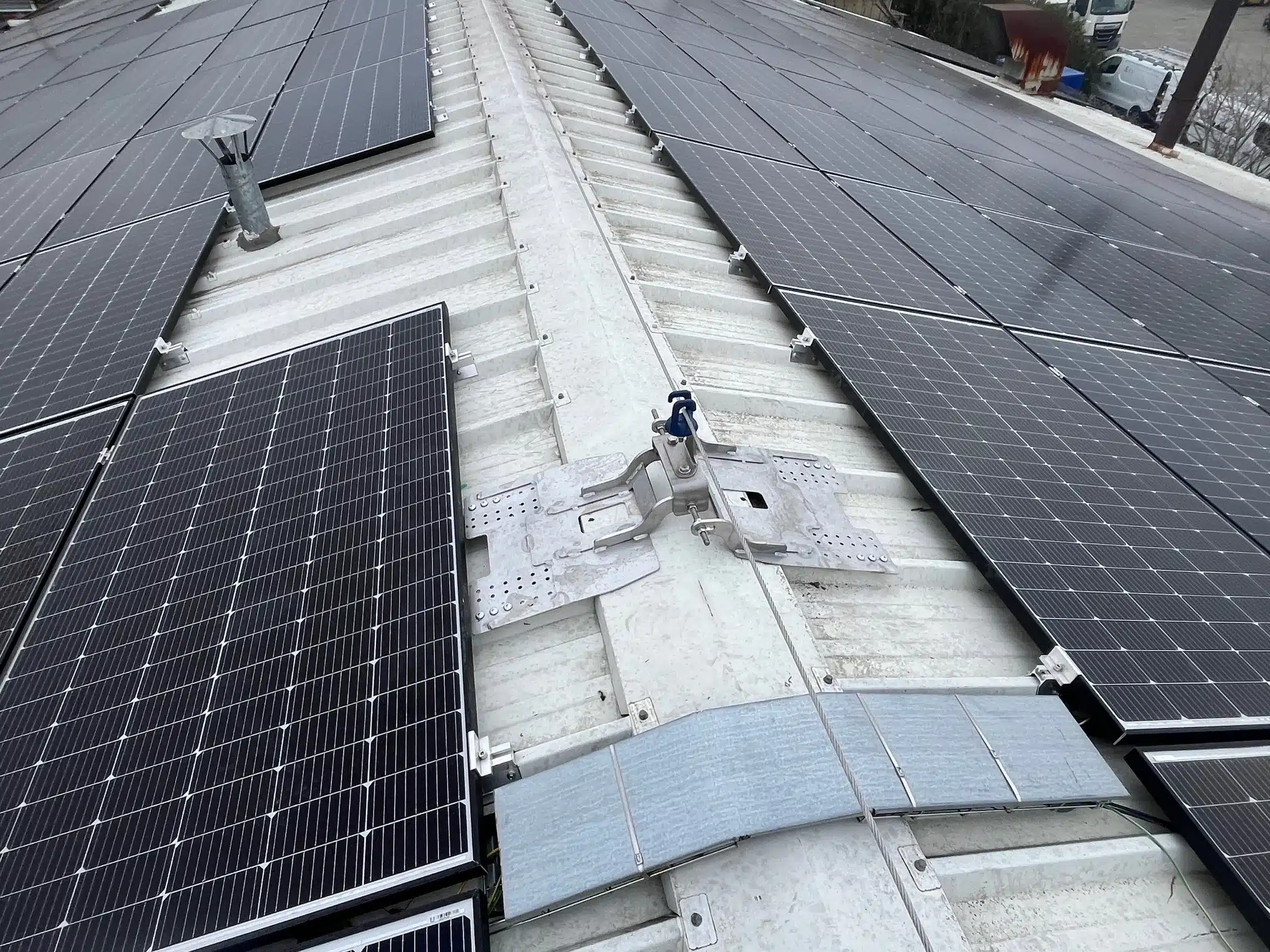 découvrez les avantages de la toiture photovoltaïque : une solution écologique pour produire votre propre énergie solaire, réduire vos factures d'électricité et contribuer à la protection de l'environnement. optez pour une énergie renouvelable et moderne avec nos experts en installations photovoltaïques.