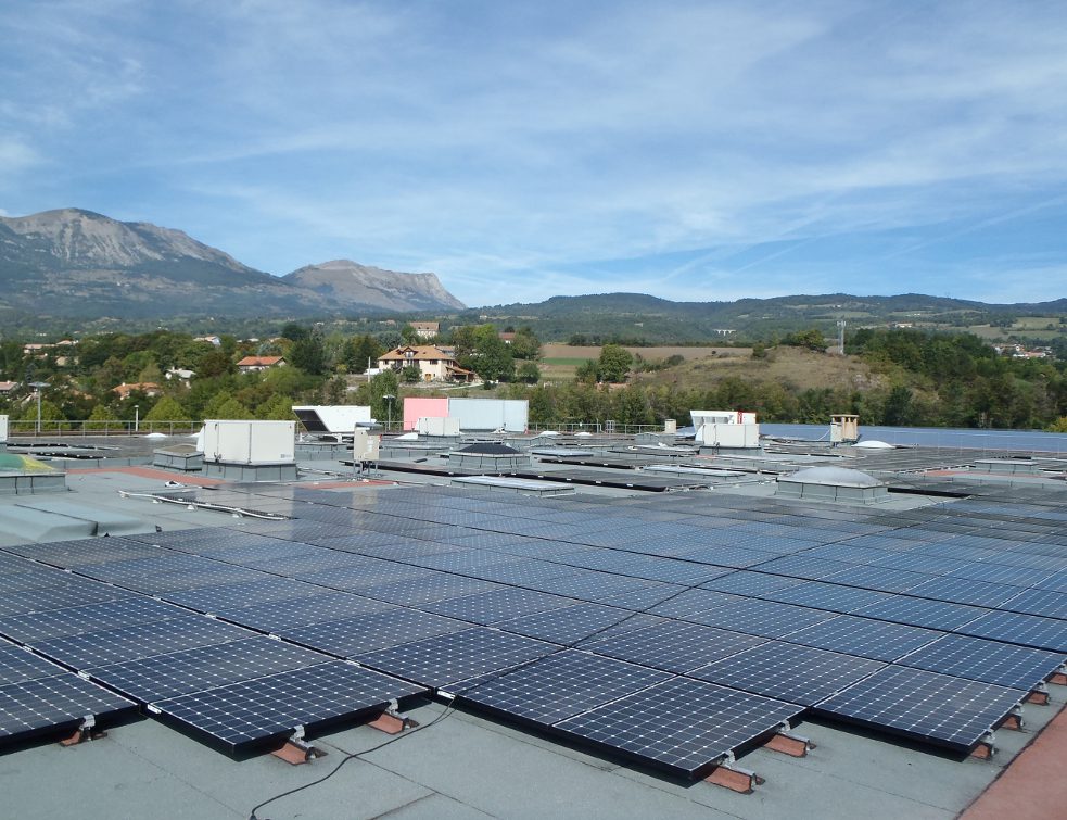 découvrez les avantages des toitures photovoltaïques pour optimiser votre consommation d'énergie et réduire votre empreinte carbone. profitez d'une solution écologique et rentable pour produire votre propre électricité tout en valorisant votre patrimoine.
