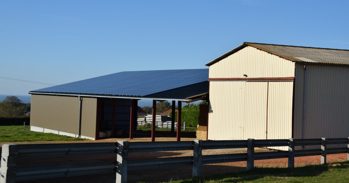 découvrez les avantages des toitures photovoltaïques agricoles : une solution écologique pour produire de l'énergie renouvelable, réduire vos coûts énergétiques et valoriser vos surfaces agricoles. optez pour une installation performante et durable tout en contribuant à la transition énergétique.