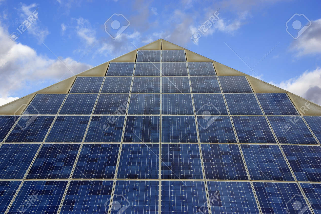 découvrez le triangle photovoltaïque, une solution innovante pour maximiser l'efficacité énergétique de vos installations solaires. apprenez comment cette configuration optimisée capte la lumière du soleil sous différents angles pour une production d'énergie accrue et durable.