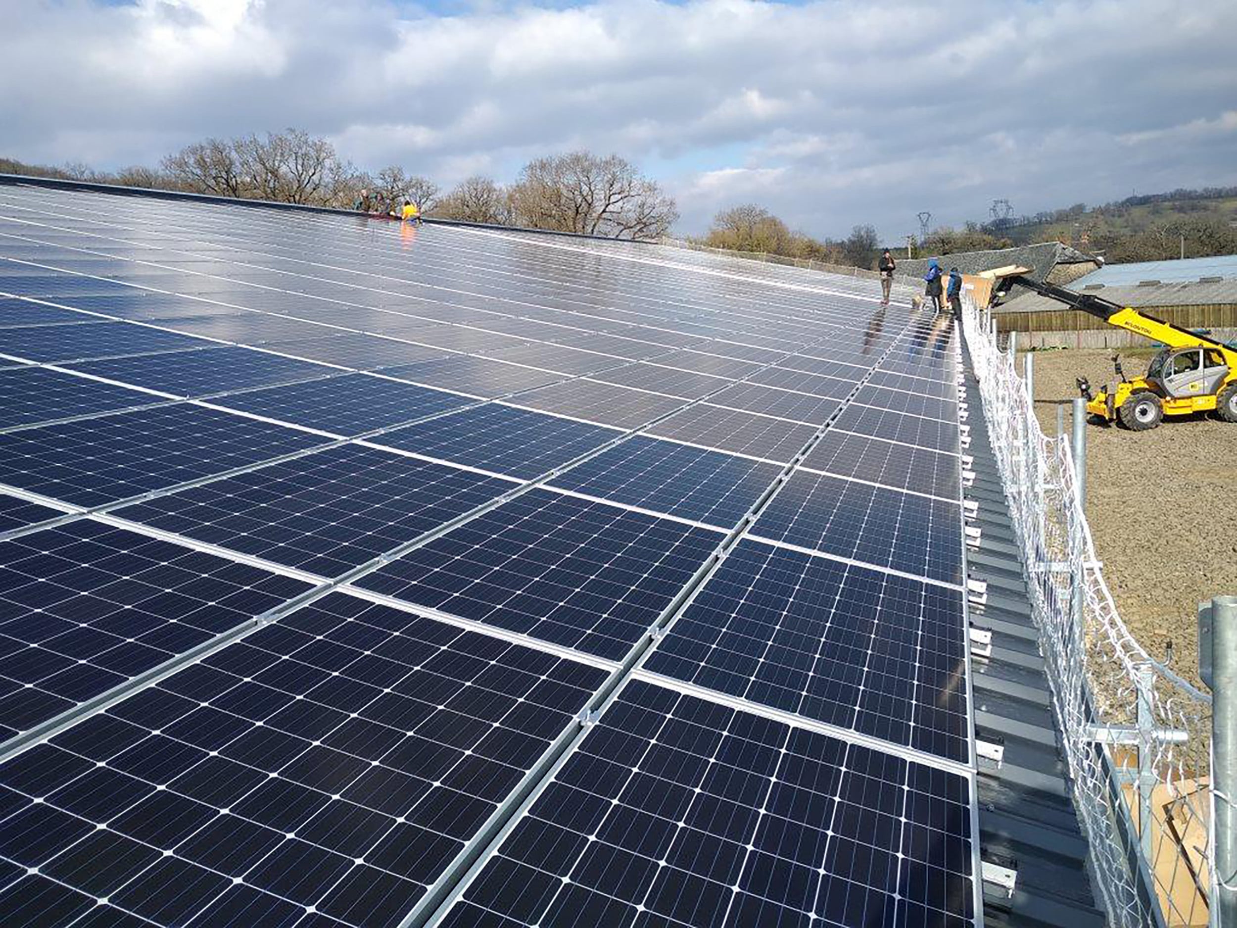découvrez comment choisir le hangar agricole photovoltaïque idéal pour optimiser la production d'énergie solaire et répondre aux besoins de votre exploitation. explorez les critères essentiels et les avantages de l'intégration de panneaux solaires dans vos installations agricoles.