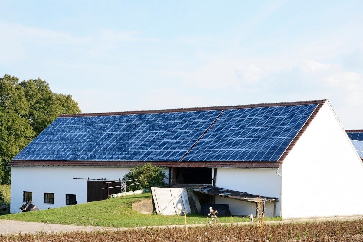 découvrez nos solutions de dimensionnement pour hangars solaires, optimisant l'espace et la production d'énergie. maximisez votre investissement dans l'énergie renouvelable et bénéficiez de conseils spécialisés pour un projet réussi.