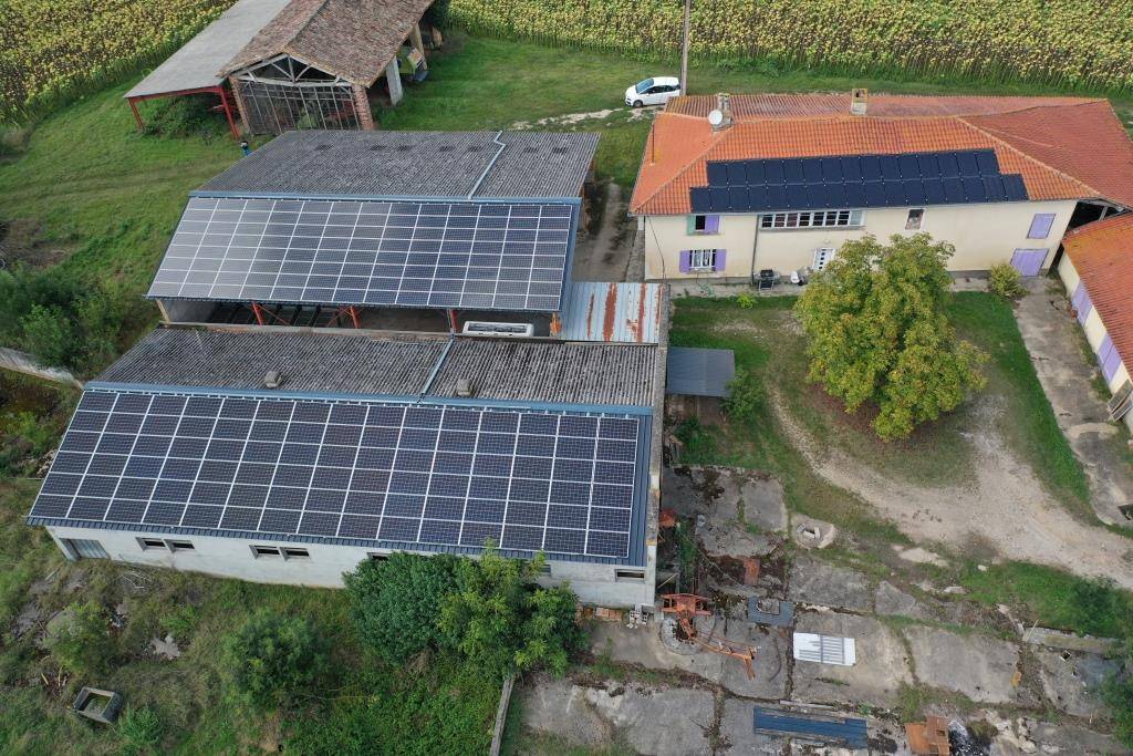 découvrez comment financer votre hangar photovoltaïque grâce à des solutions adaptées et des aides financières. maximisez votre investissement tout en contribuant à la transition énergétique.