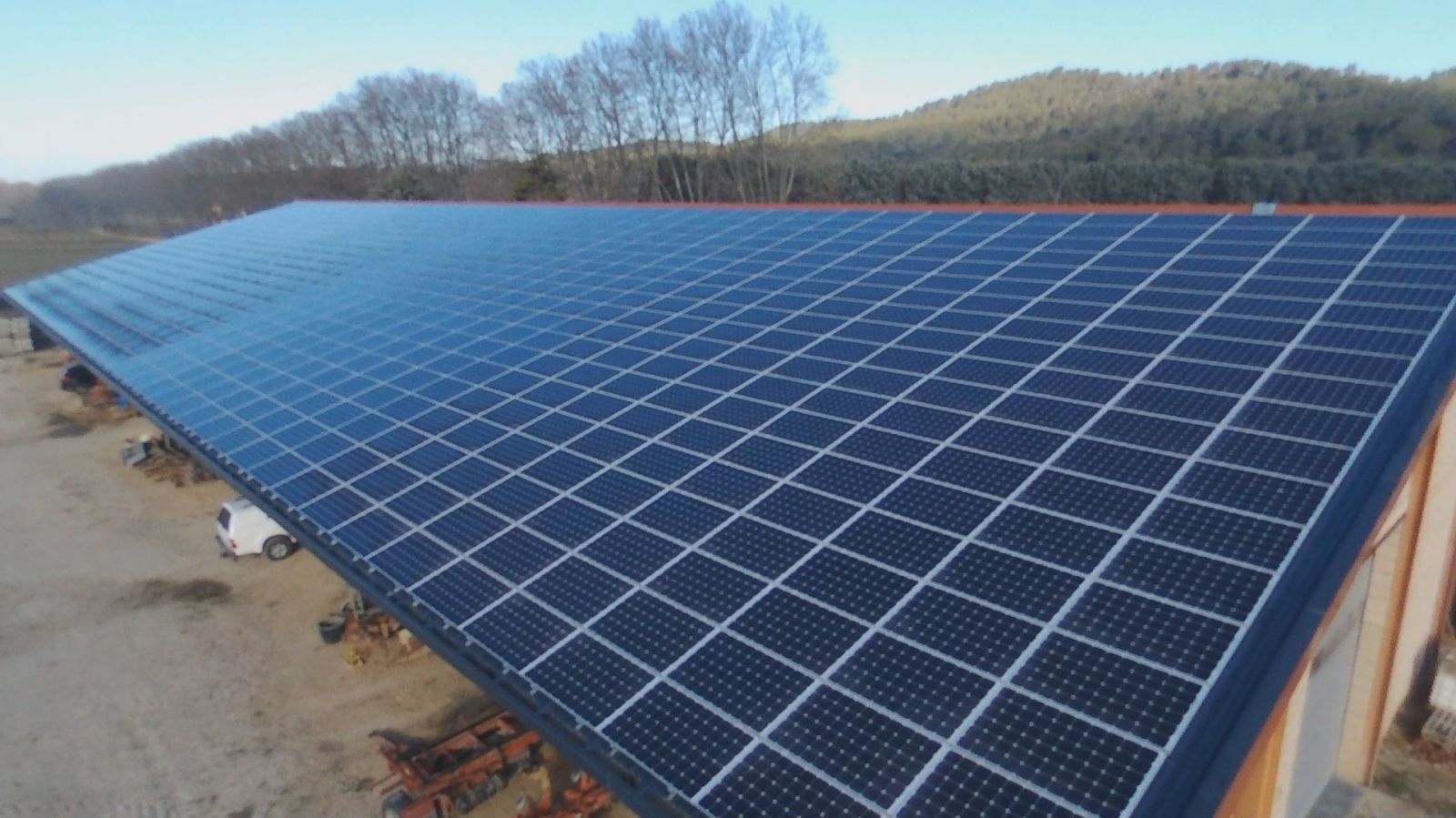 découvrez les étapes essentielles pour la préparation et l'installation d'un hangar photovoltaïque. optimisez votre espace tout en investissant dans une solution d'énergie renouvelable efficace et durable.