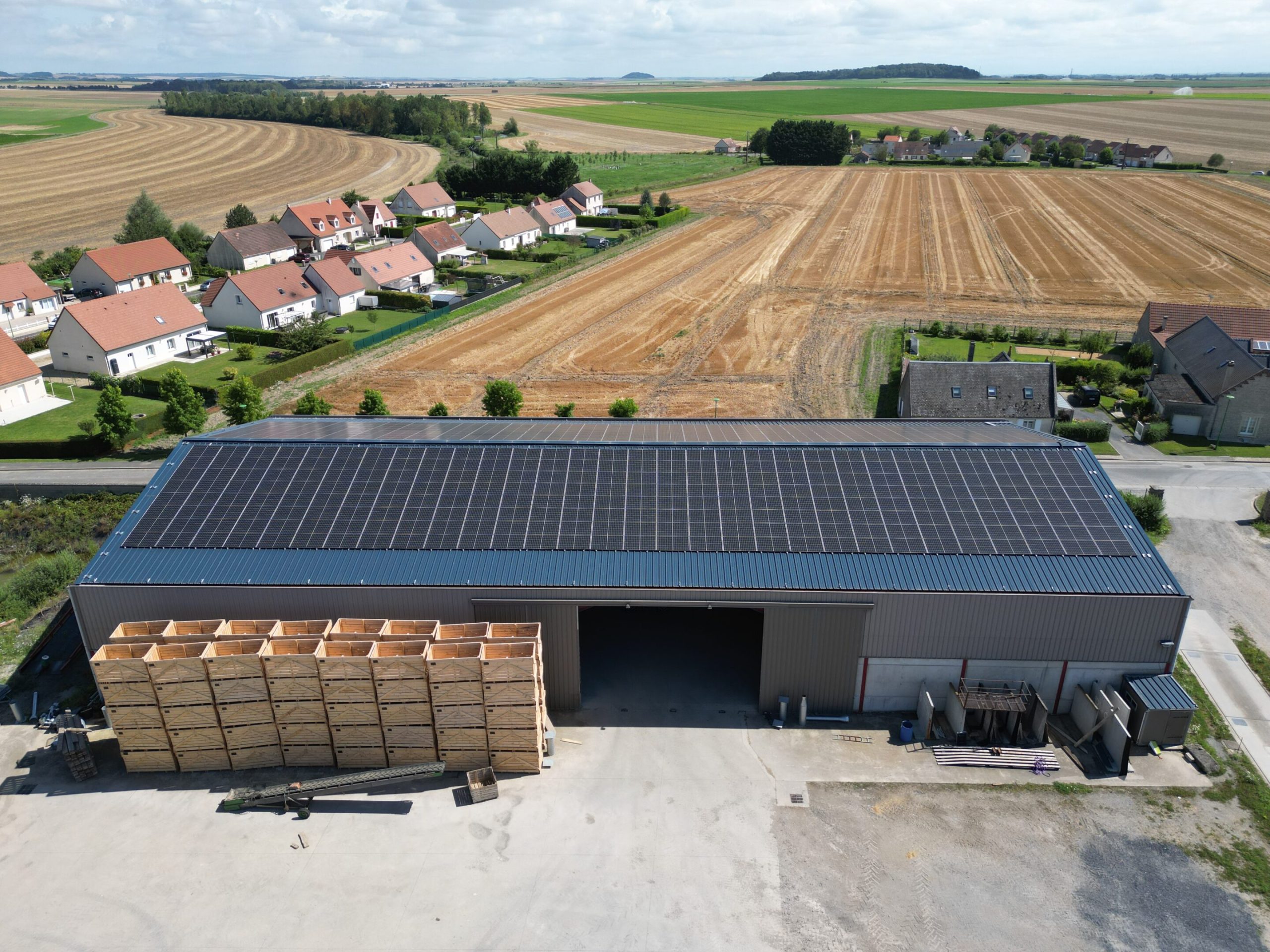 découvrez comment un hangar agricole photovoltaïque peut transformer votre exploitation en une source d'énergie renouvelable. optimisez vos espaces tout en réduisant vos coûts énergétiques et en contribuant à une agriculture durable.