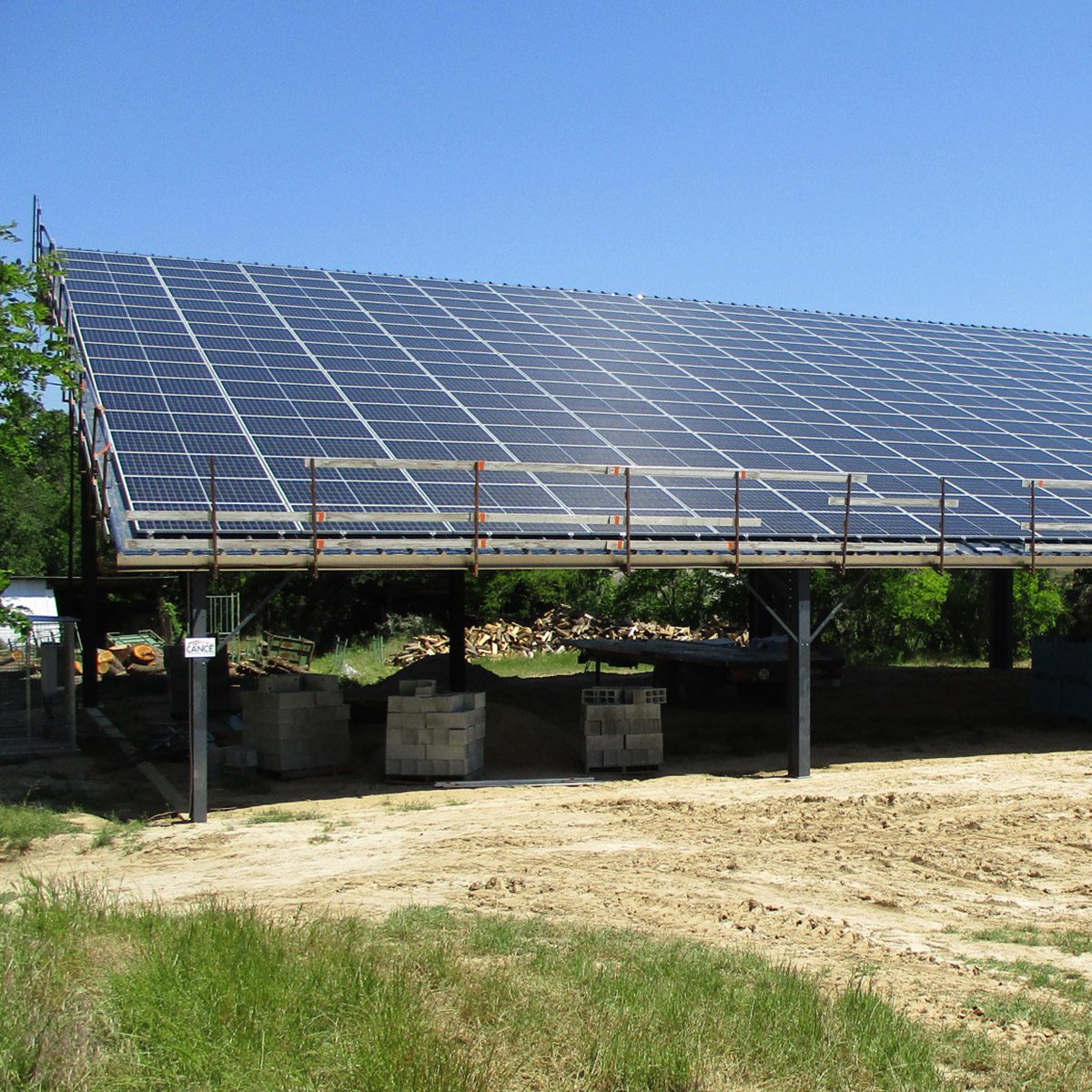 découvrez les hangars photovoltaïques 2025, l'innovation éco-responsable pour une agriculture durable. optez pour une solution alliant gestion optimale de l'espace et production d'énergie renouvelable. transformez vos infrastructures en atouts écologiques et économiques !