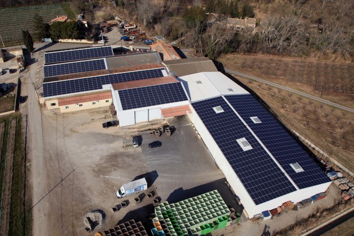 découvrez notre service de location de toiture photovoltaïque pour optimiser votre espace et produire de l'énergie renouvelable. profitez d'un revenu supplémentaire tout en contribuant à la transition énergétique !