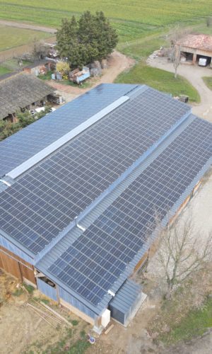 découvrez nos offres de location de toitures pour panneaux photovoltaïques. maximisez votre production d'énergie solaire tout en réduisant vos coûts. idéal pour les particuliers et les entreprises souhaitant investir dans une solution énergétique durable sans les contraintes d'achat.