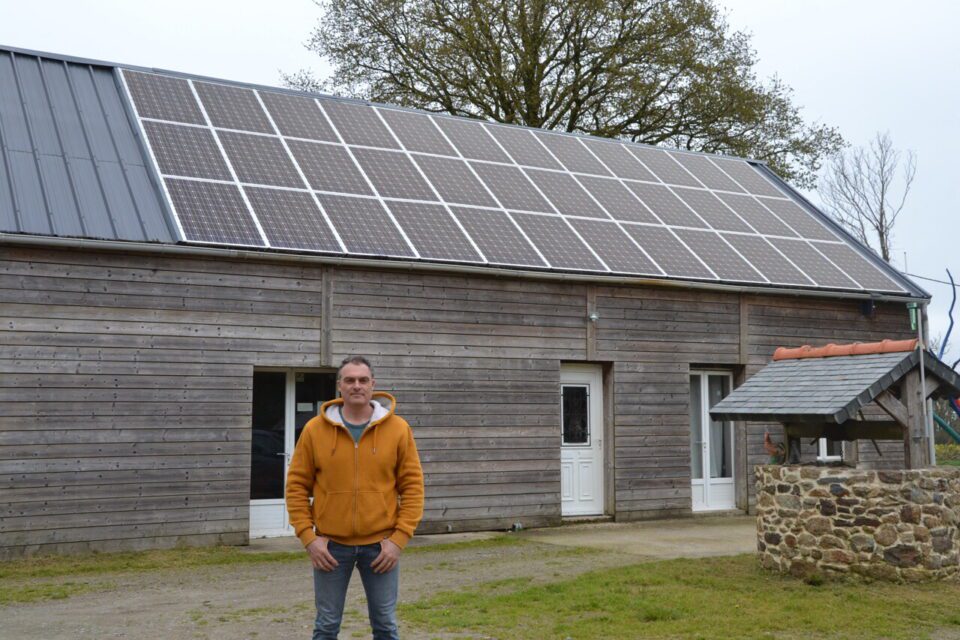 découvrez les poules photovoltaïques, une solution innovante et écologique qui allie élevage de volailles et production d'énergie solaire. apprenez comment cette méthode durable contribue à la réduction de l'empreinte carbone tout en offrant des œufs frais de qualité.